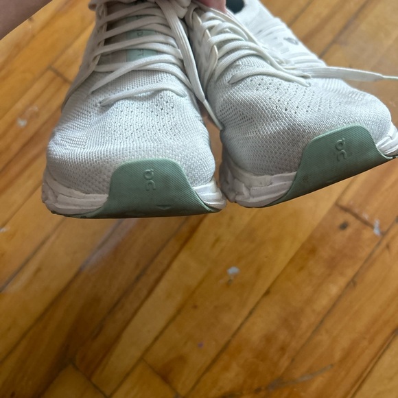 On Running ivory creak swiftcloud 3 White and Mint Sneakers - Picture 4 of 10